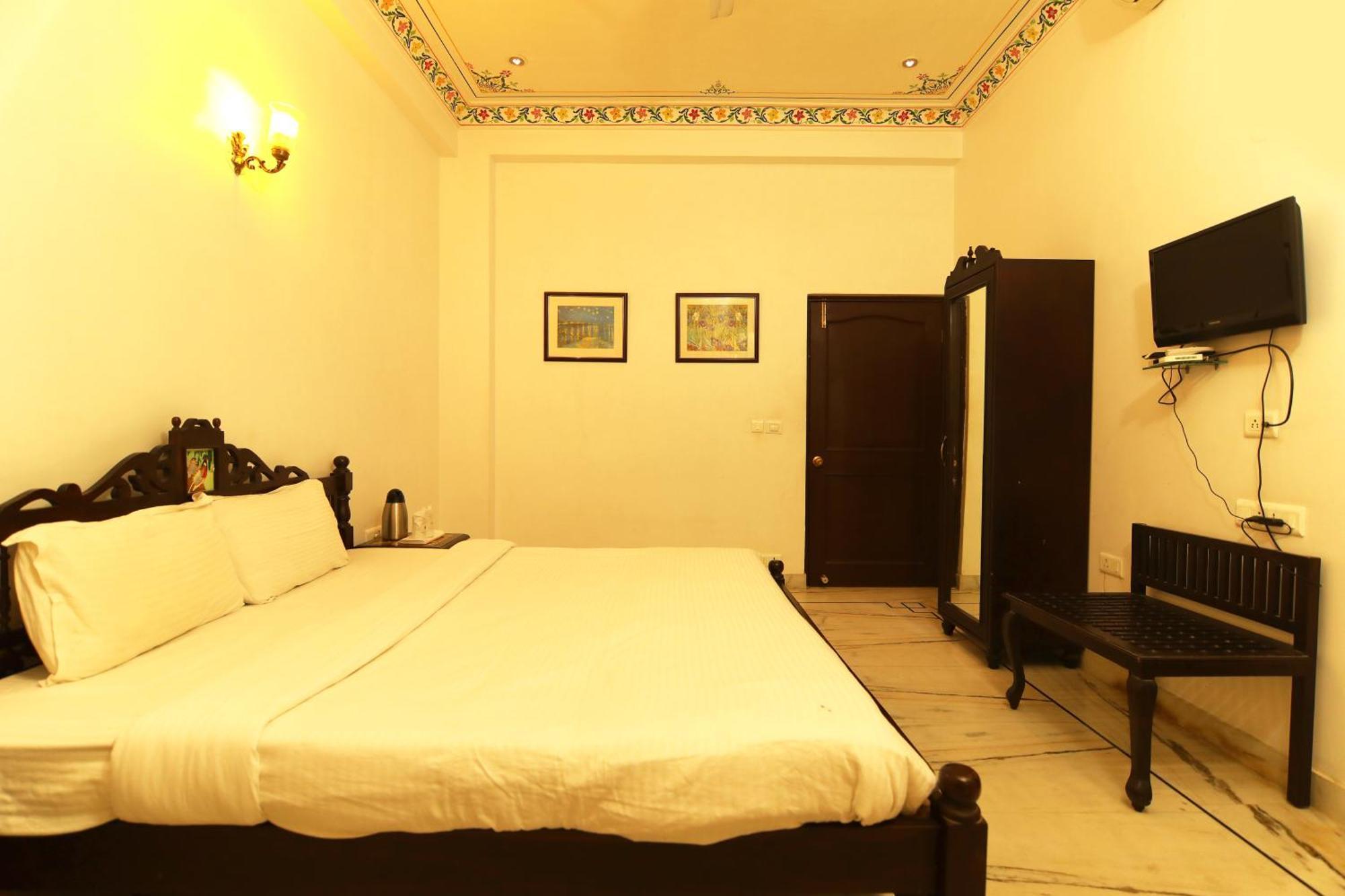 Hotel Boheda Palace